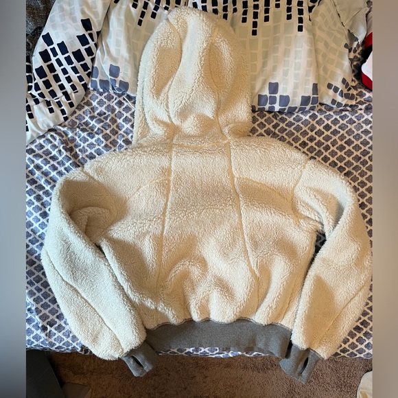 Lululemon Reversible Short Sweet and Sherpa Jacket size small - Picture 4 of 4